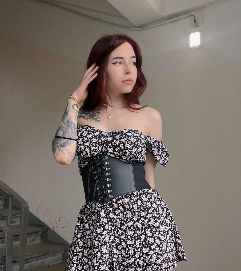 Карина привлекальеная девушка из Кондрово цена от 4000 руб