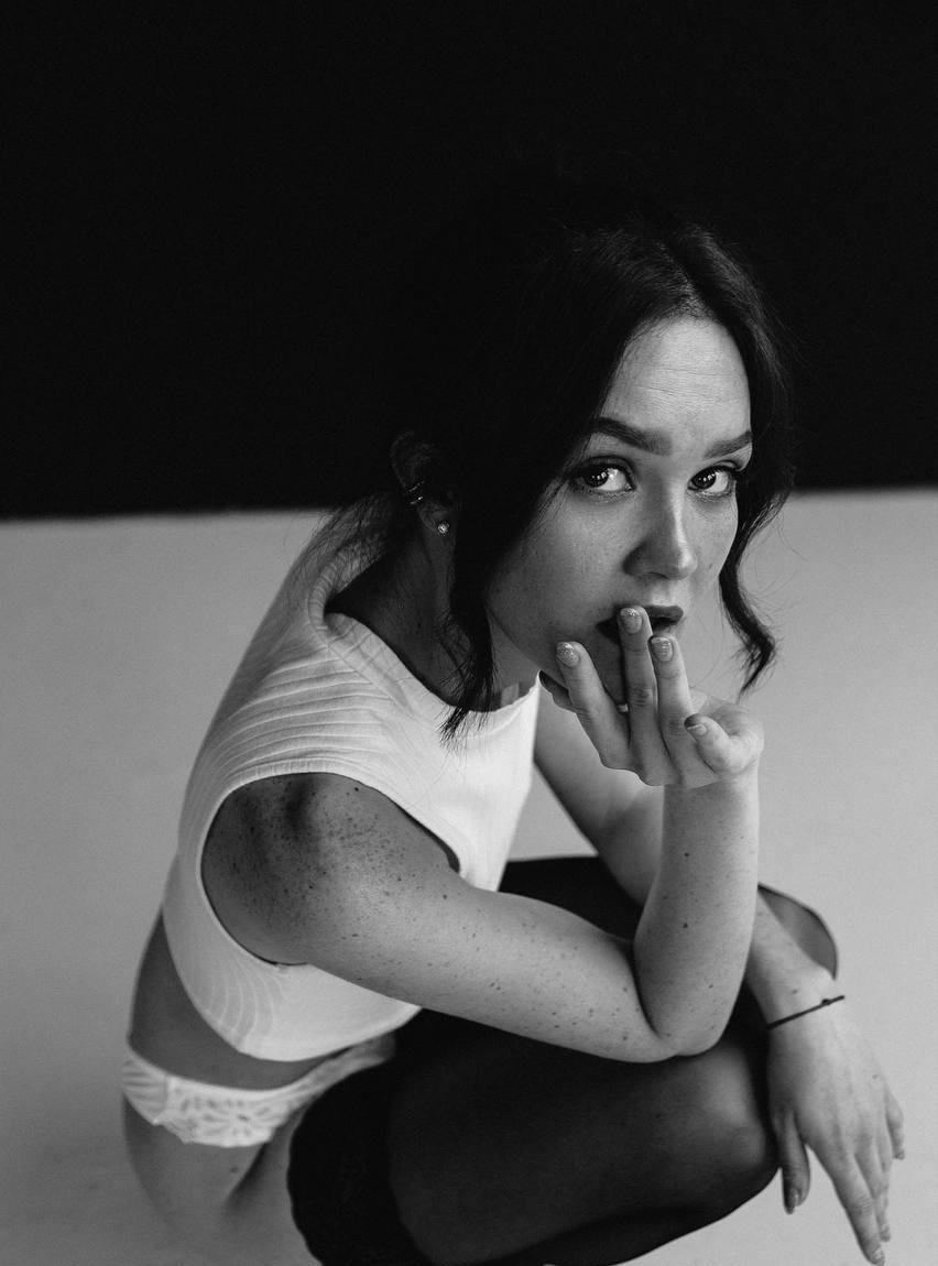 Алиночка привлекальеная девушка из Кондрово цена от 8000 руб