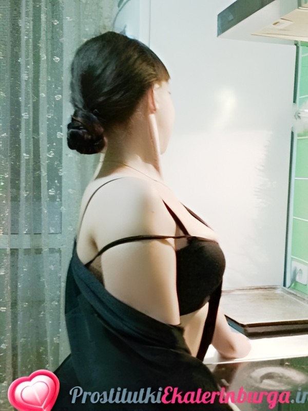 Юстина привлекательная девушка из Кондрово цена от 2000 руб