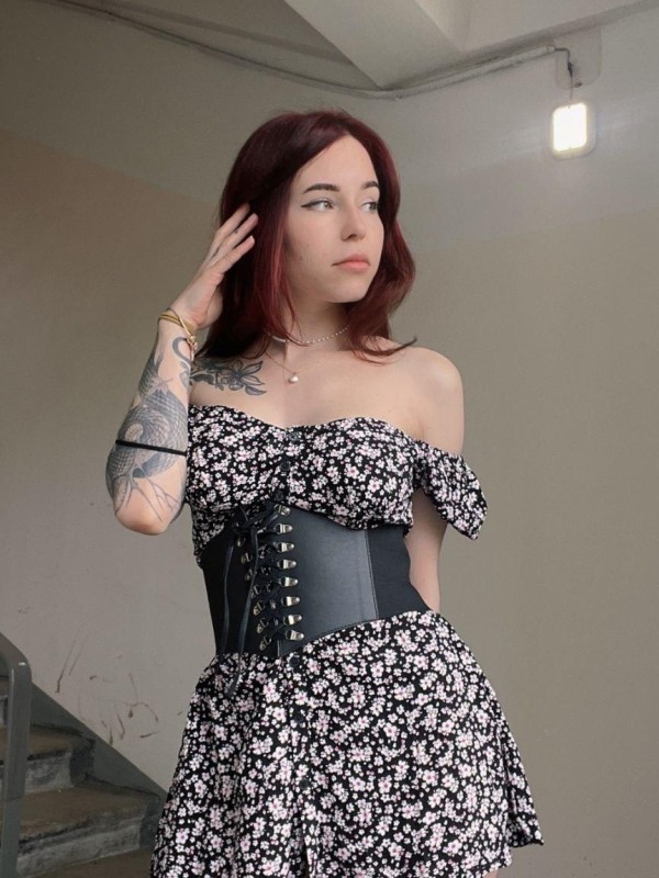 Карина привлекательная девушка из Кондрово цена от 4000 руб